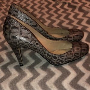 Talbots Faux Croc Grey leather Heels size 9.5